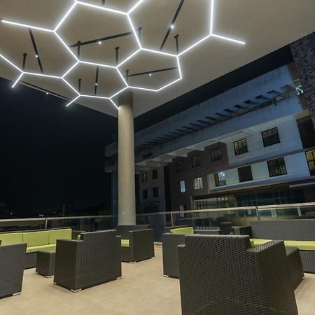 The Living Hub Business Hotel, 戈尔哈布尔 外观 照片