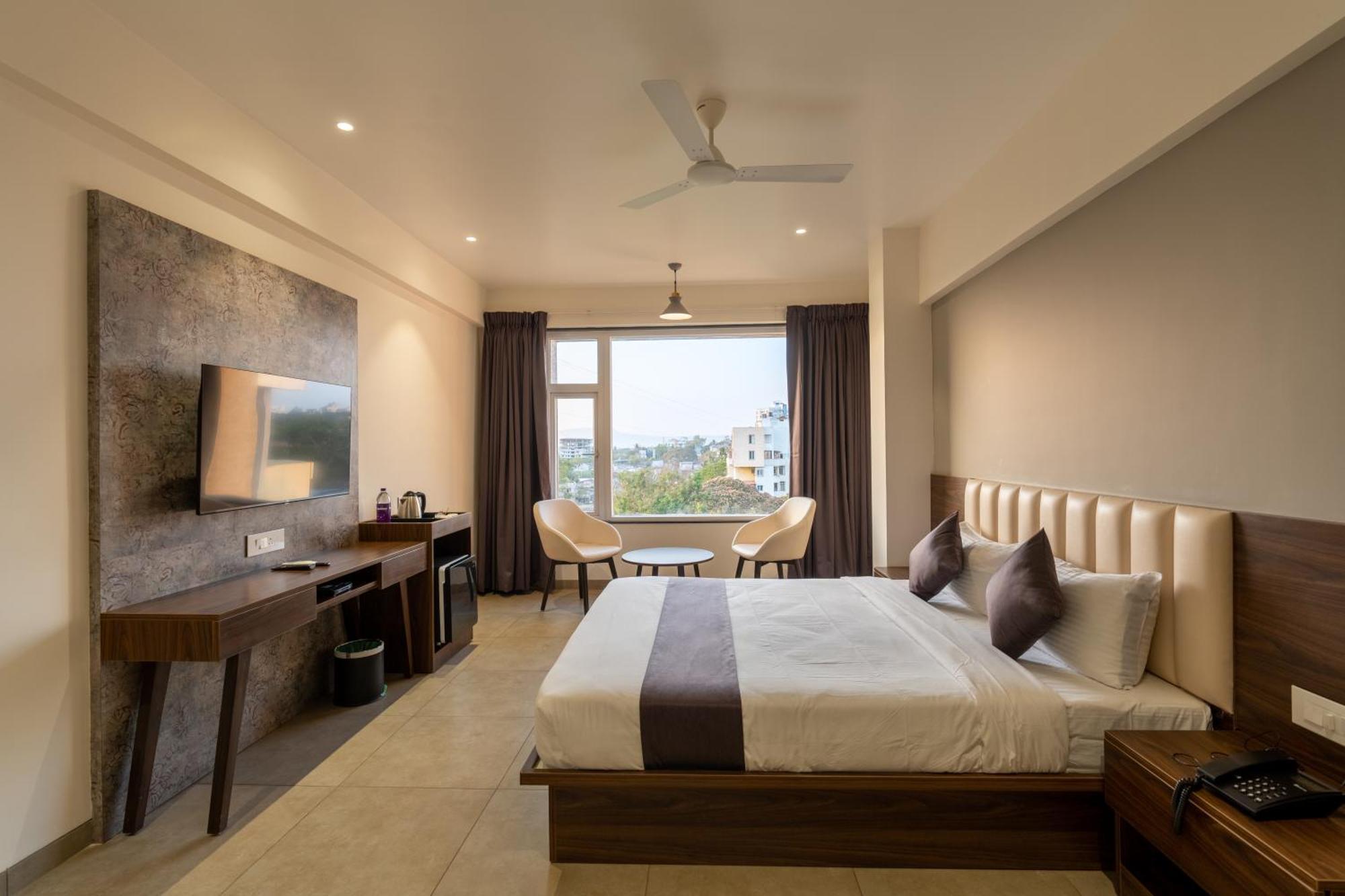 The Living Hub Business Hotel, 戈尔哈布尔 外观 照片