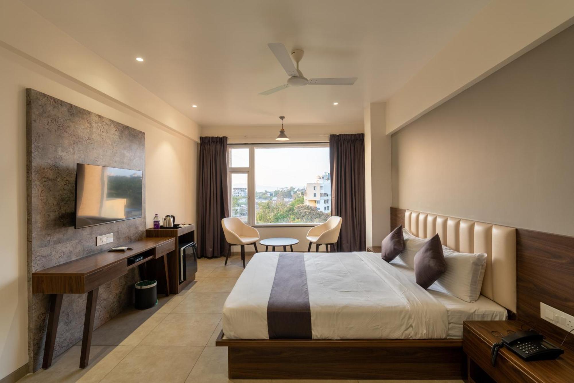 The Living Hub Business Hotel, 戈尔哈布尔 外观 照片