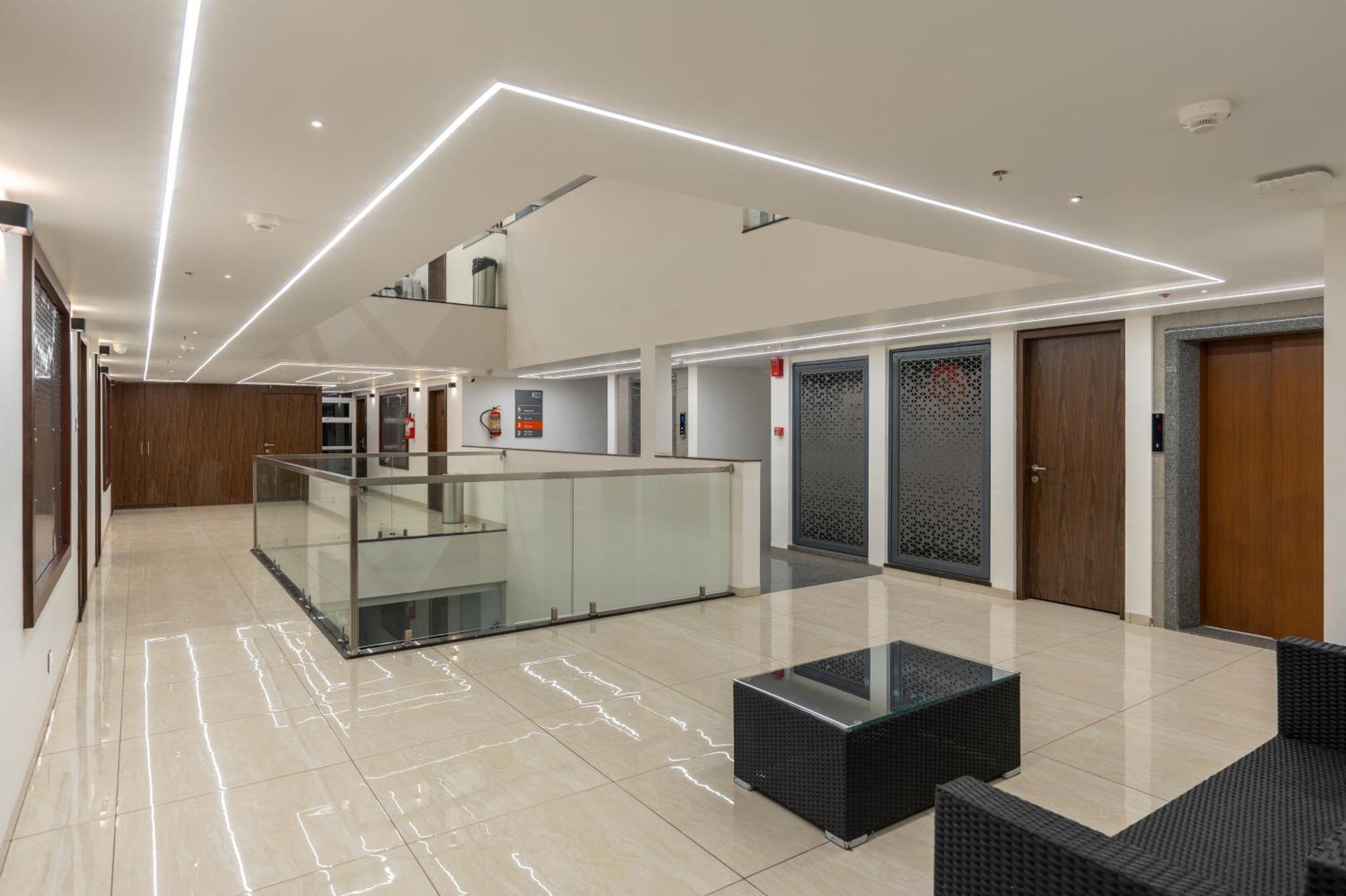 The Living Hub Business Hotel, 戈尔哈布尔 外观 照片