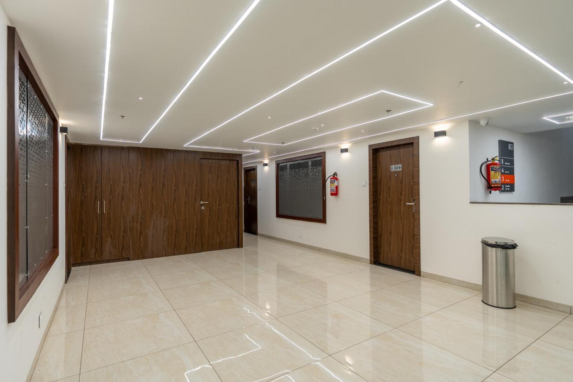 The Living Hub Business Hotel, 戈尔哈布尔 外观 照片