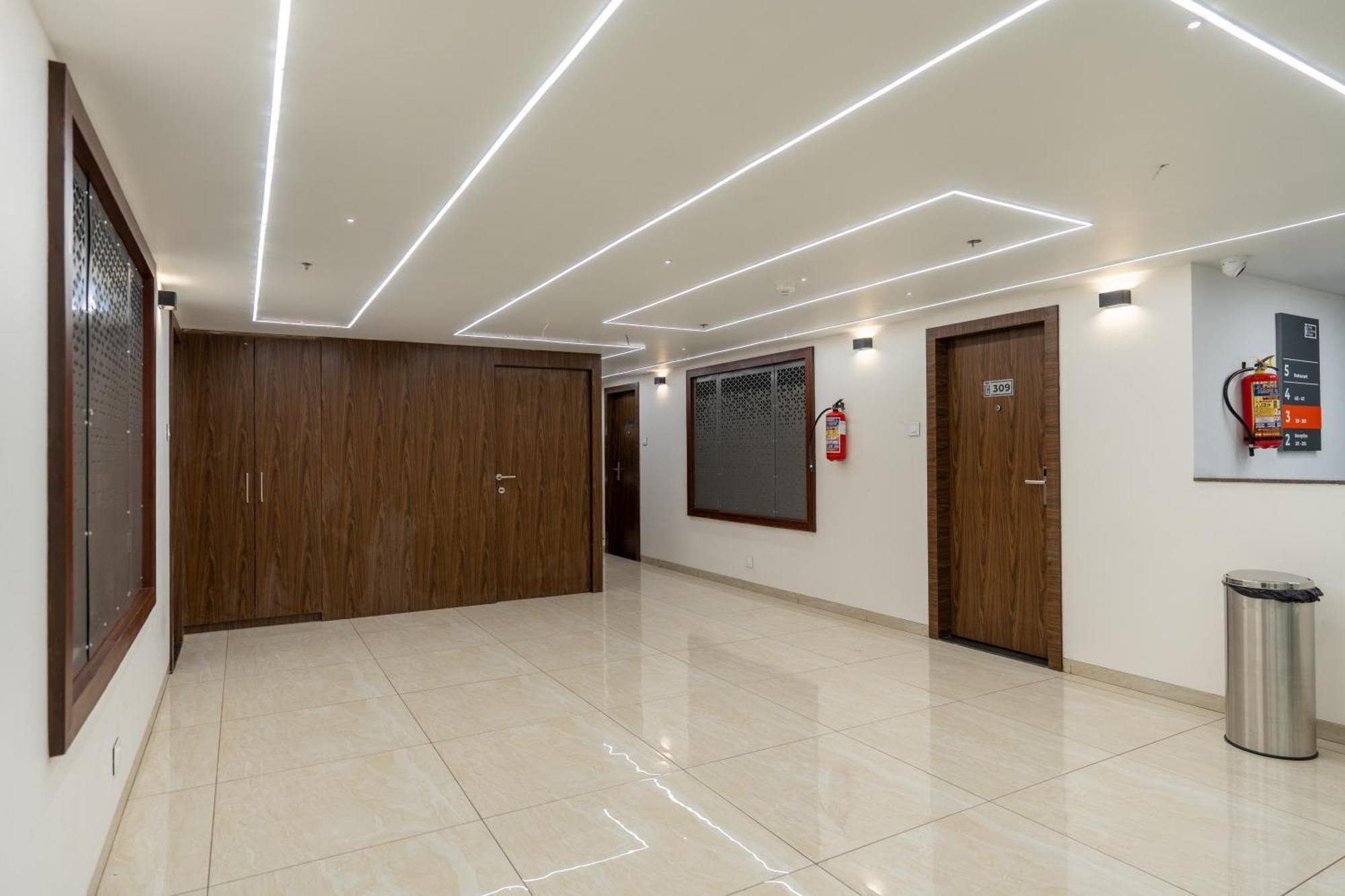 The Living Hub Business Hotel, 戈尔哈布尔 外观 照片