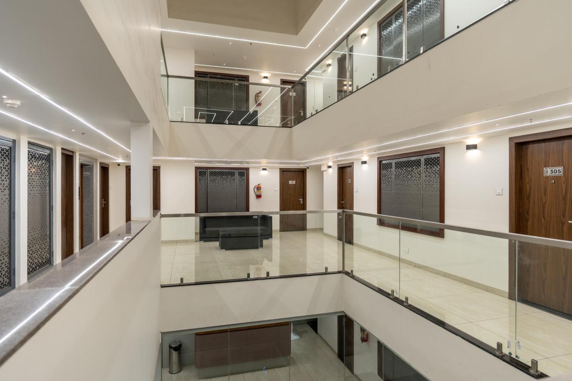 The Living Hub Business Hotel, 戈尔哈布尔 外观 照片