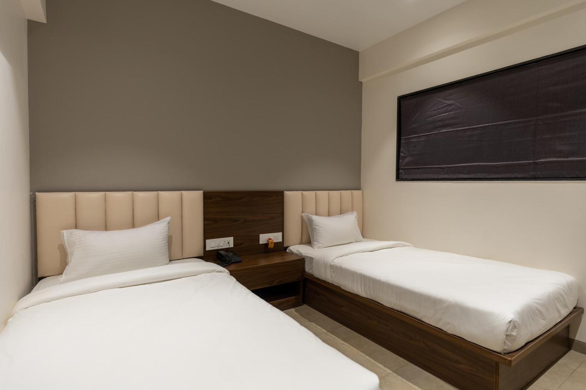 The Living Hub Business Hotel, 戈尔哈布尔 外观 照片