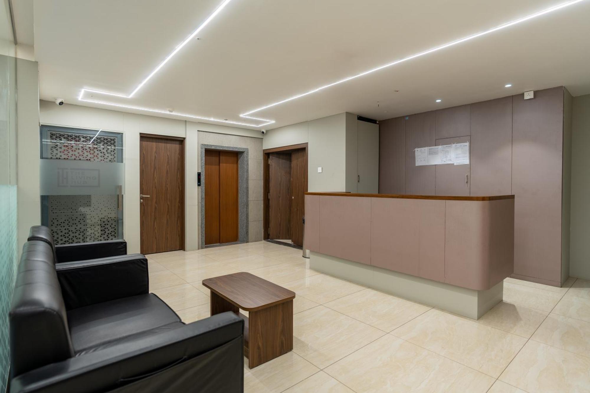 The Living Hub Business Hotel, 戈尔哈布尔 外观 照片