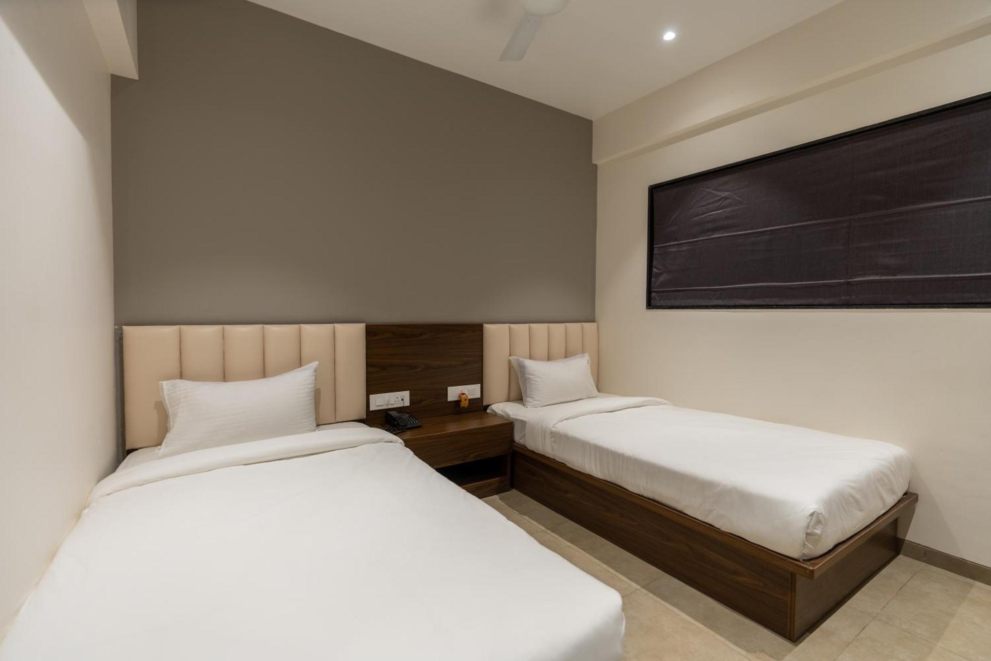 The Living Hub Business Hotel, 戈尔哈布尔 外观 照片