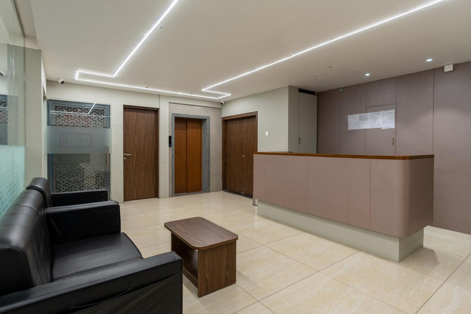The Living Hub Business Hotel, 戈尔哈布尔 外观 照片