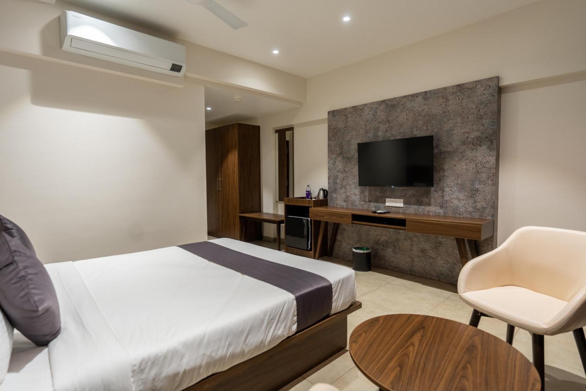 The Living Hub Business Hotel, 戈尔哈布尔 外观 照片